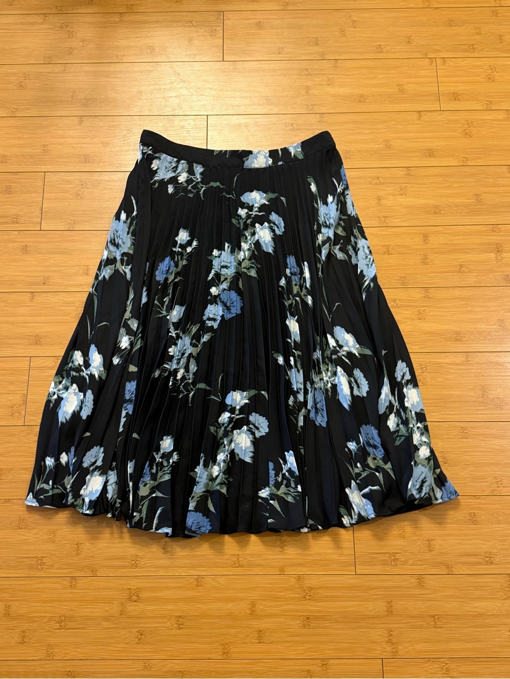 Vince Camuto Black Pleated Midi Skirt with Blue & White Floral Print